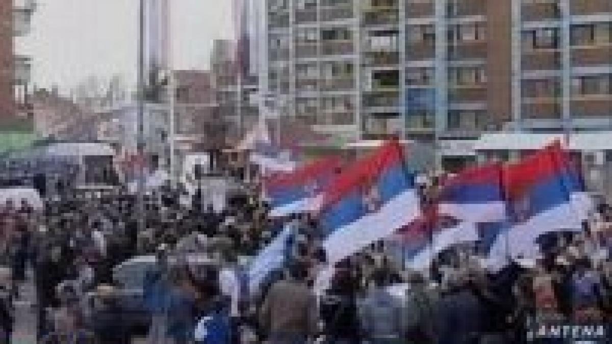 Mii de sârbi s-au adunat la Mitrovica pentru o nouă demonstraţie de protest