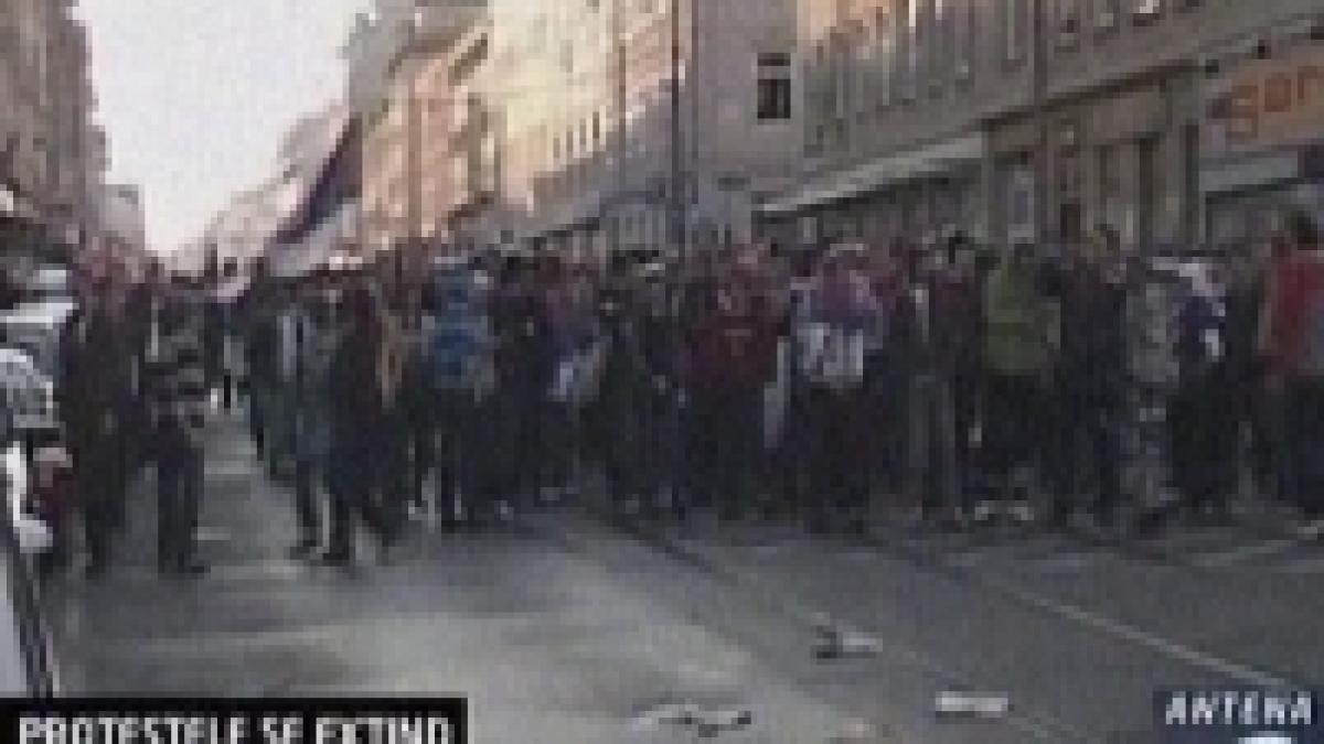 Protestele sârbilor se extind peste hotarele ţării <font color=red>(VIDEO)</font>