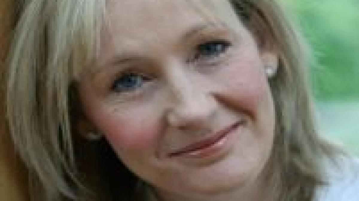 Scriitoarea JK Rowling şi soţia premierului britanic ajută orfanii din România
