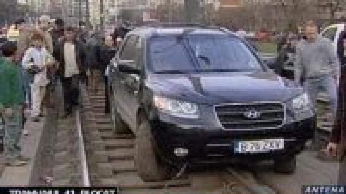 Bucureşti. Cu maşina pe linia de tramvai, mai bine de o oră