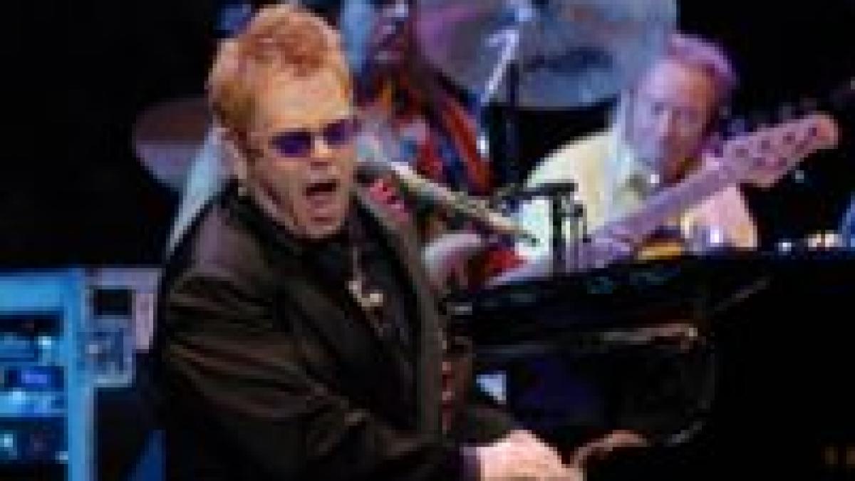 Concert electoral. Elton John va cânta la New York pentru a strânge fonduri în favoarea lui Hillary