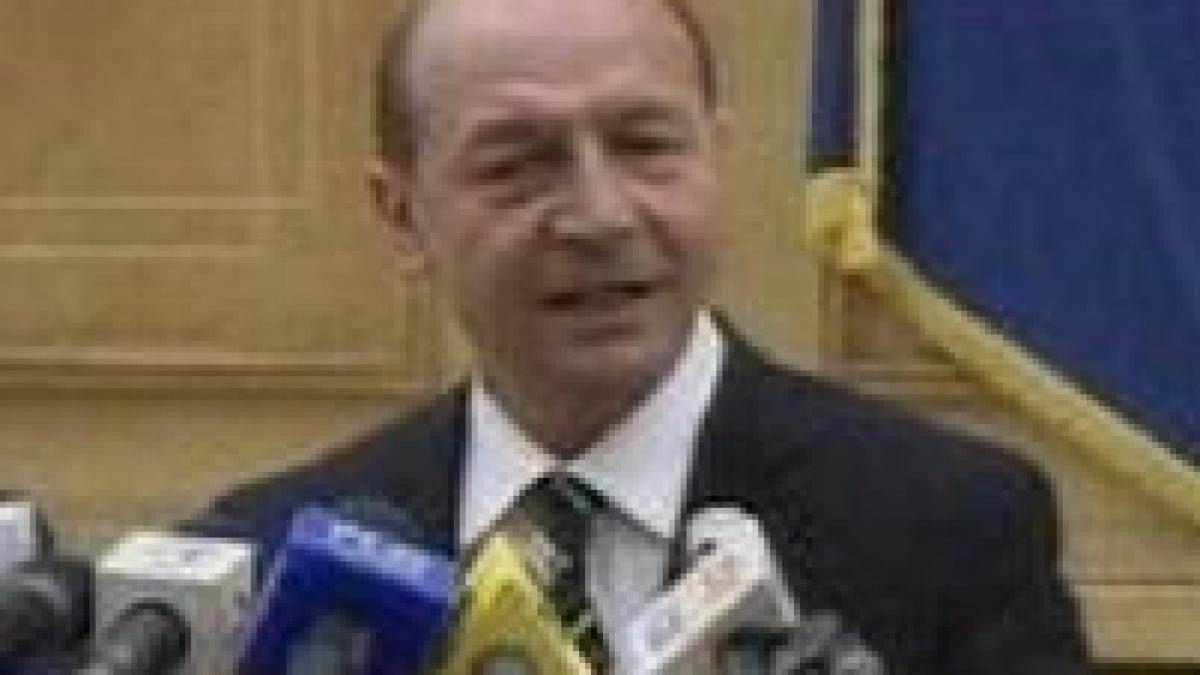 Băsescu: Ford ţine în secret anexele contractului de privatizare
