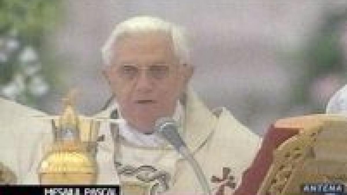 Papa Benedict al XVI-lea a rostit urările de Paşti în 63 de limbi, inclusiv română