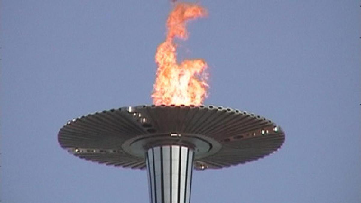 Flacăra olimpică a fost aprinsă. Ceremonia a fost umbrită de protestele tibetanilor