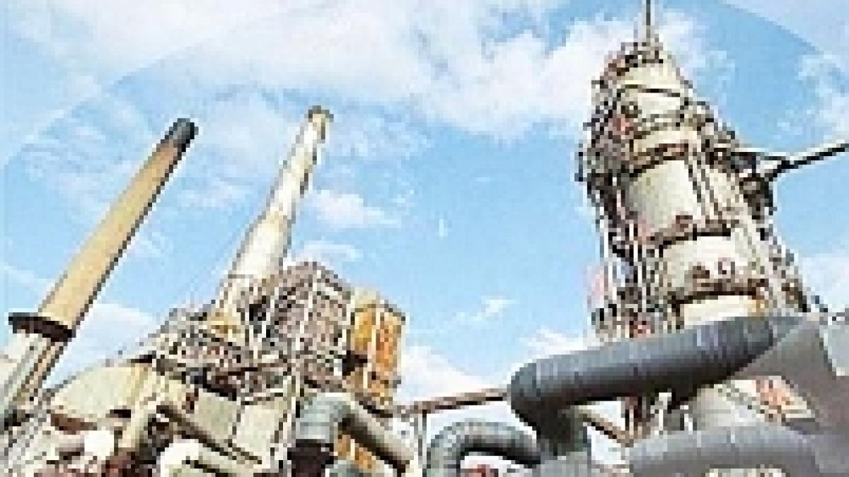 Preţul petrolului a coborât la aproape 101 dolari pe baril