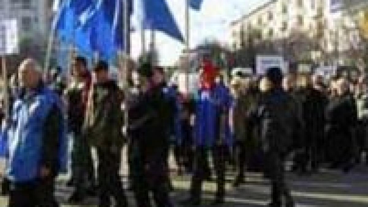 Procesiune religioasă anti-NATO la Kiev