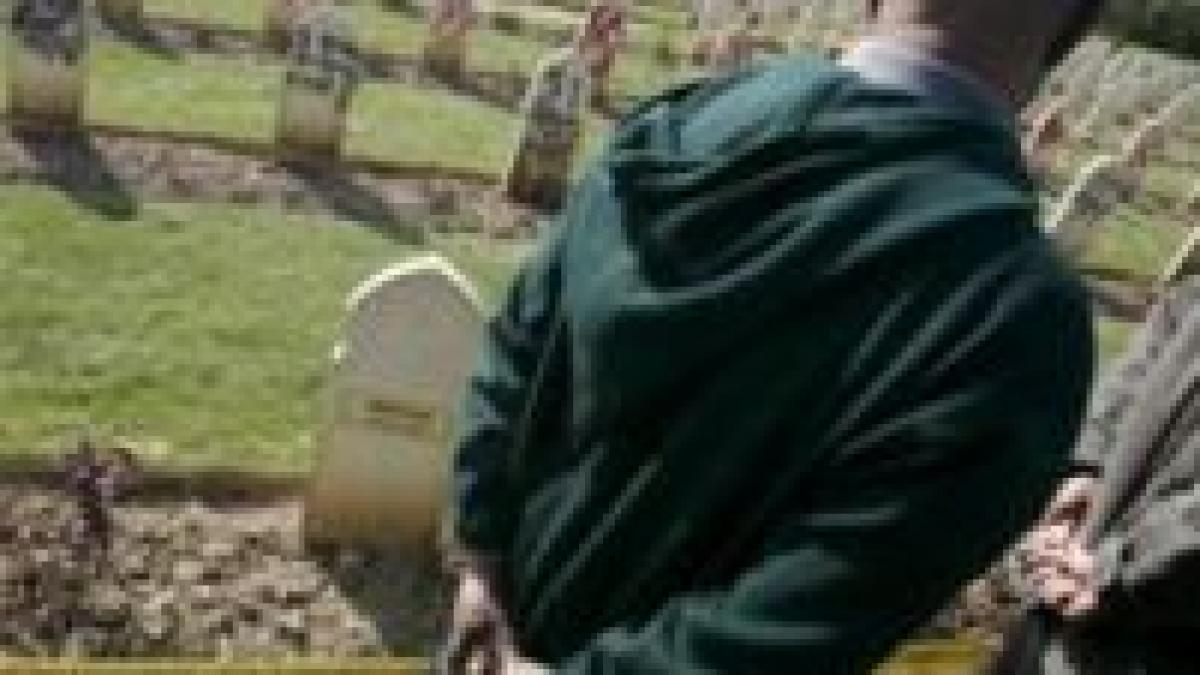 148 de morminte musulmane au fost profanate într-un cimitir din Franţa