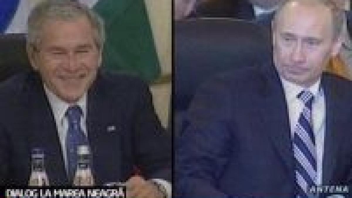 Duel oratoric la distanţă între Vladimir Putin şi George Bush