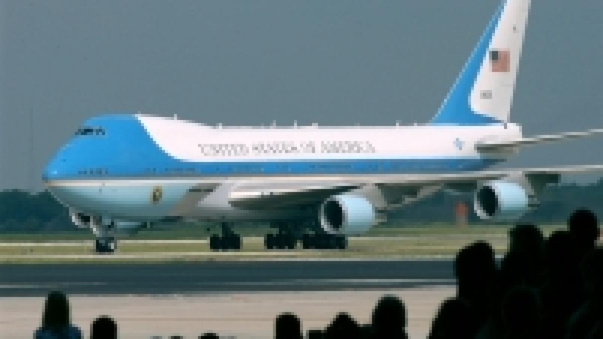 "Bun venit, Air Force One. Aici turnul de control Bucureşti" <font color=red>(GALERIE FOTO)</font>