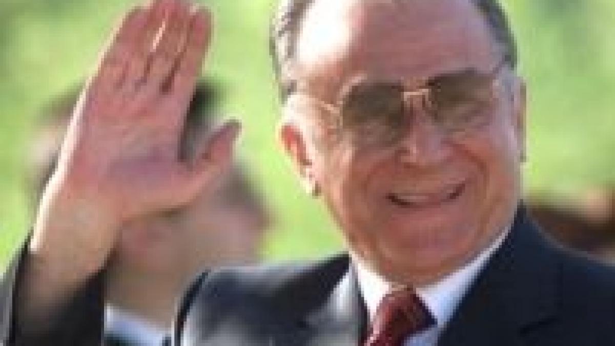 Cadou simbolic pentru Ion Iliescu: tablouri înfăţişând eroii Revoluţiei din 1989