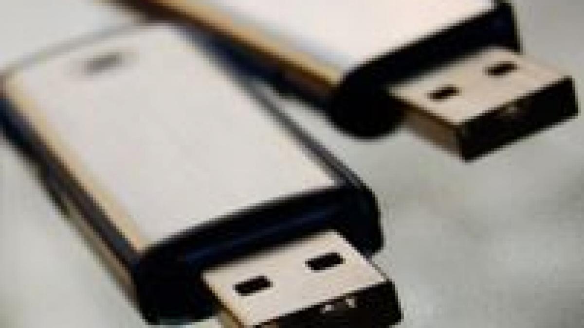 Elevii ar putea primi memory stick-uri gratuite