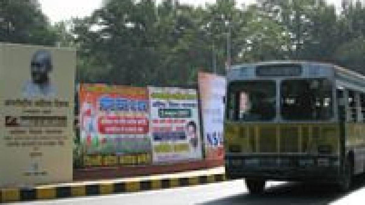 India. Zeci de morţi, după ce un autobuz a căzut într-un râu