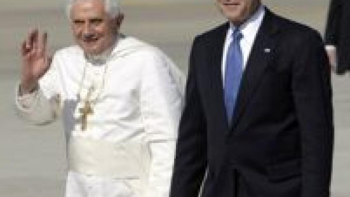 Papa Benedict al XVI-lea a oficiat o liturghie specială pe stadionul din Washington