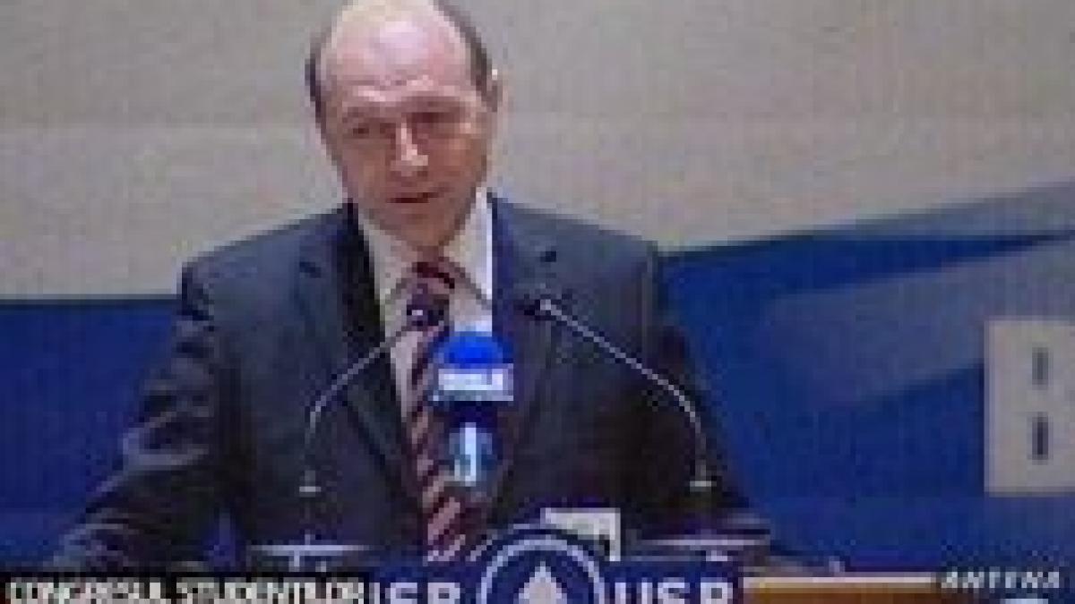 Traian Băsescu: La noi universităţile fac doctori parcă ar fi tiparniţe
