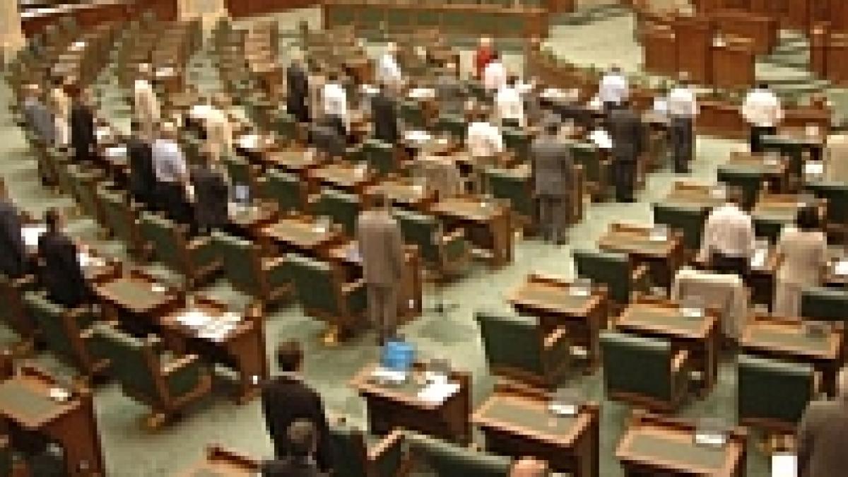 Senatorii au votat creşteri salariale pentru bugetari