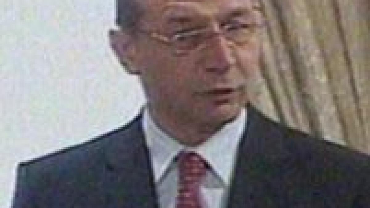 Băsescu: Vin din lumea almanahelor şi succesurilor, deci e greu să vorbesc corect