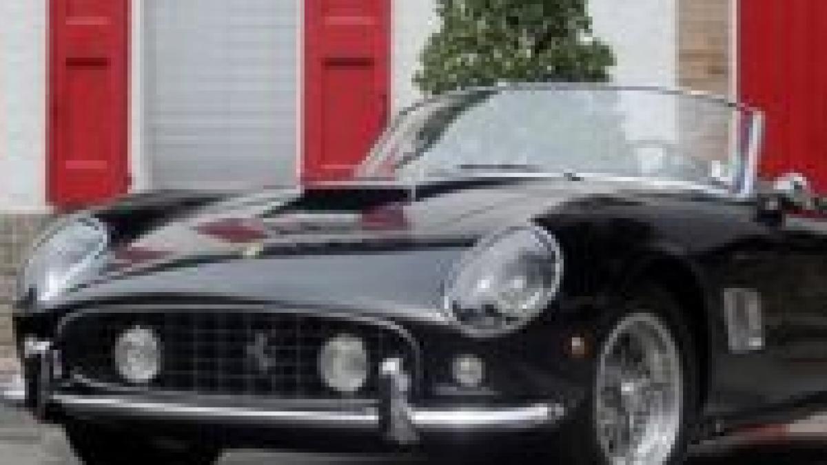 Record mondial. Un Ferrari din 1961, vândut cu 7 milioane de euro la licitaţie