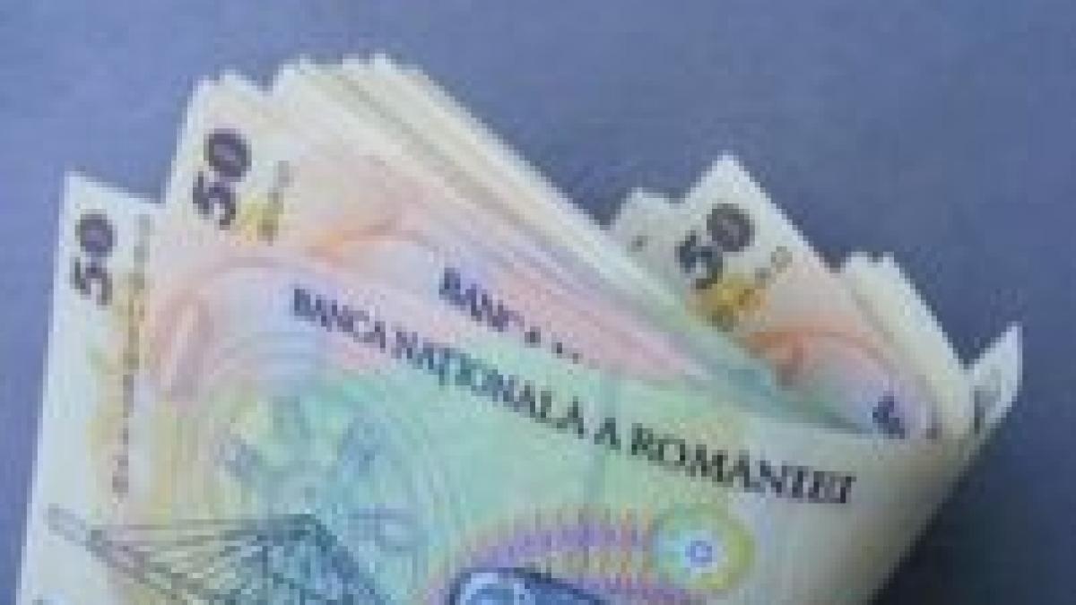 Jumătate din banii românilor provin din prime