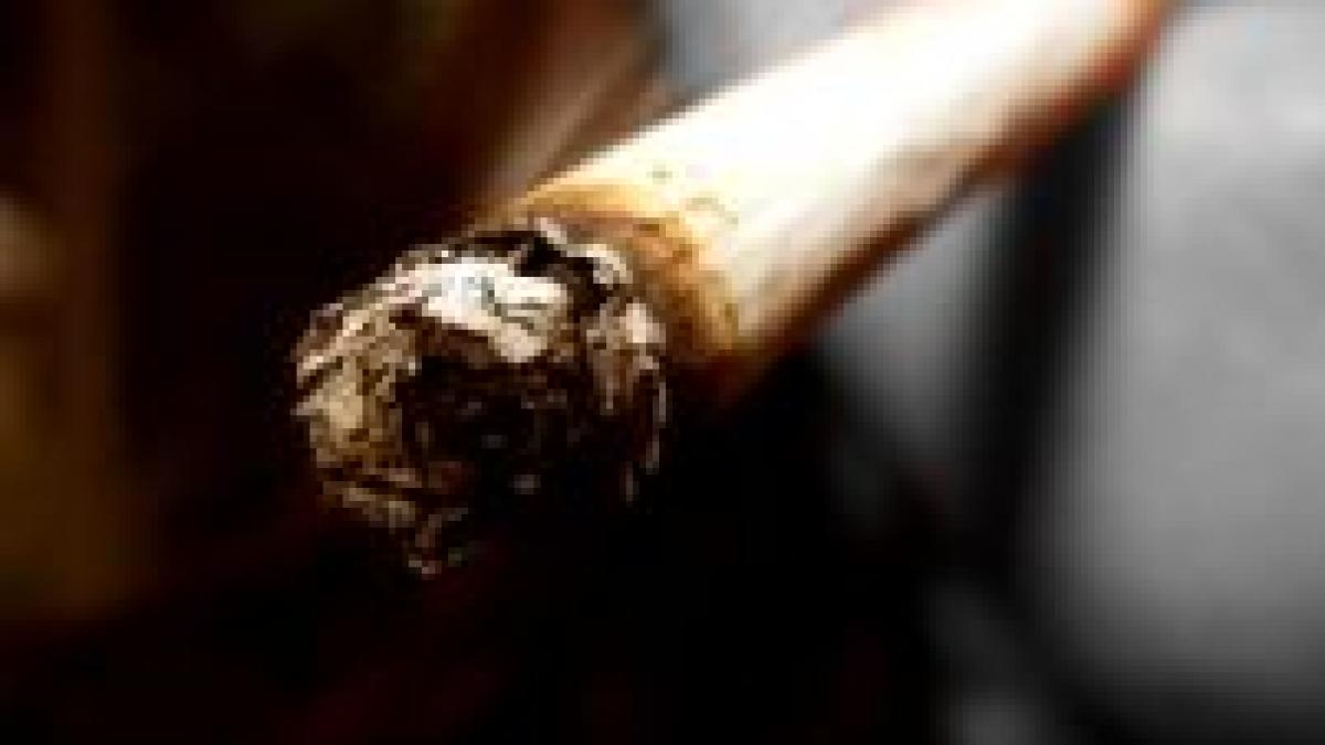 Peste 30% dintre adulţii din România fumează