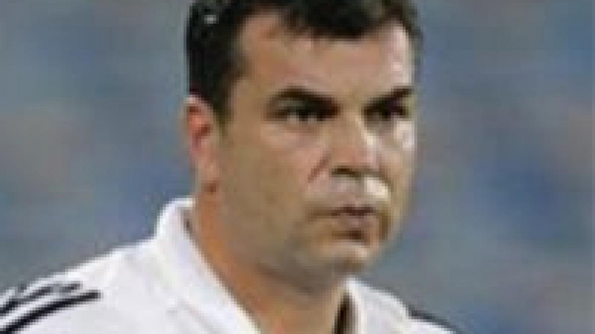 Cazul transferurilor de fotbalişti. <font color=red>Cosmin Olăroiu, în consemn la frontieră</font> 