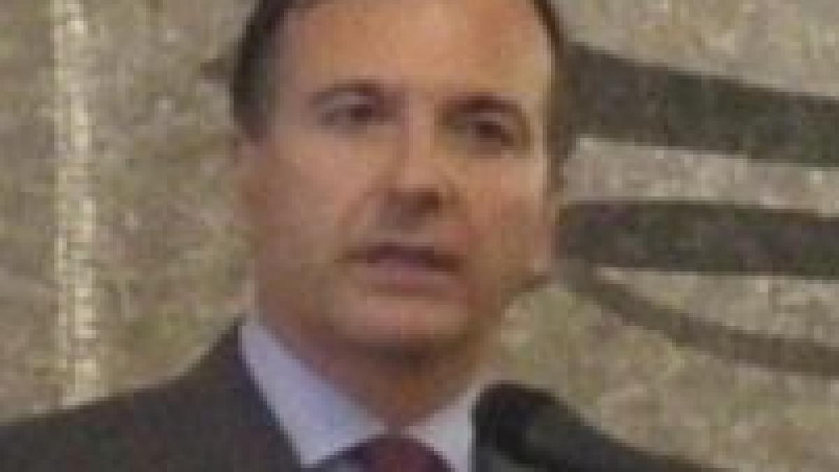 Franco Frattini, către Lazăr Comănescu: Vom trata românii ca pe orice alţi cetăţeni europeni