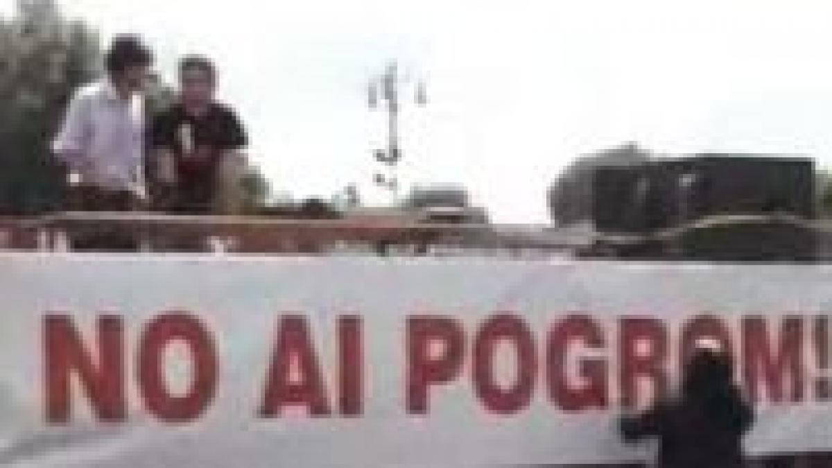 Rromii din Italia au protestat în faţa Colosseum-ului din Roma <font color=red>(VIDEO)</font>