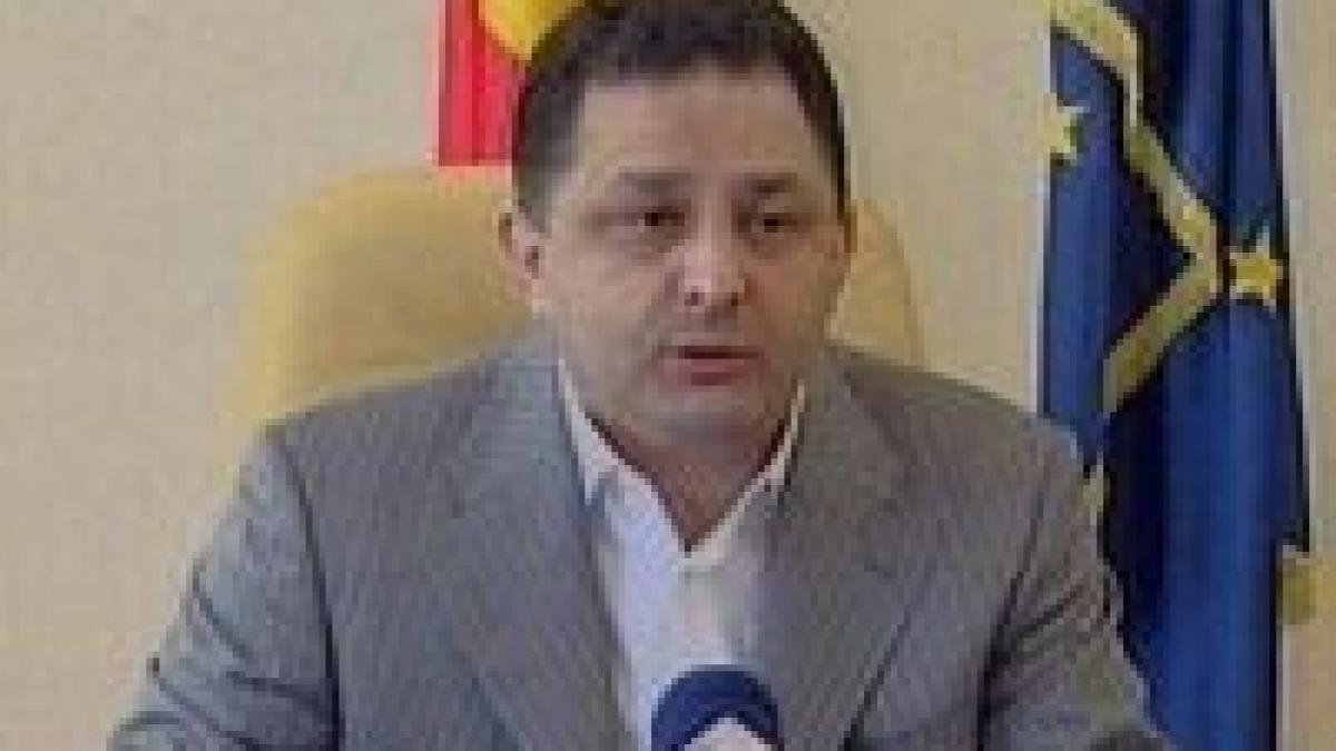 Vanghelie: Avem foarte mulţi colegi de partid care fac jocuri de gleznă cu PD-L