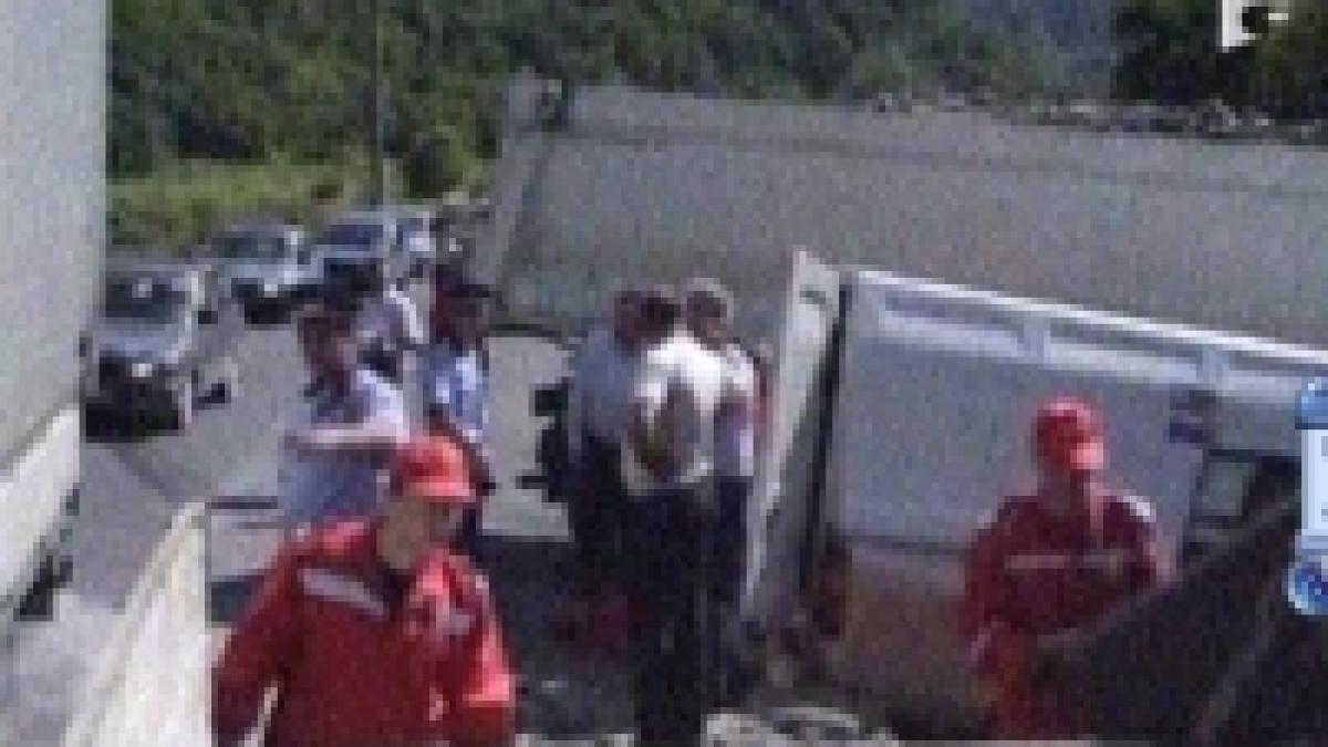 Trupul unui bărbat mort, transportat cu maşina de ocazie