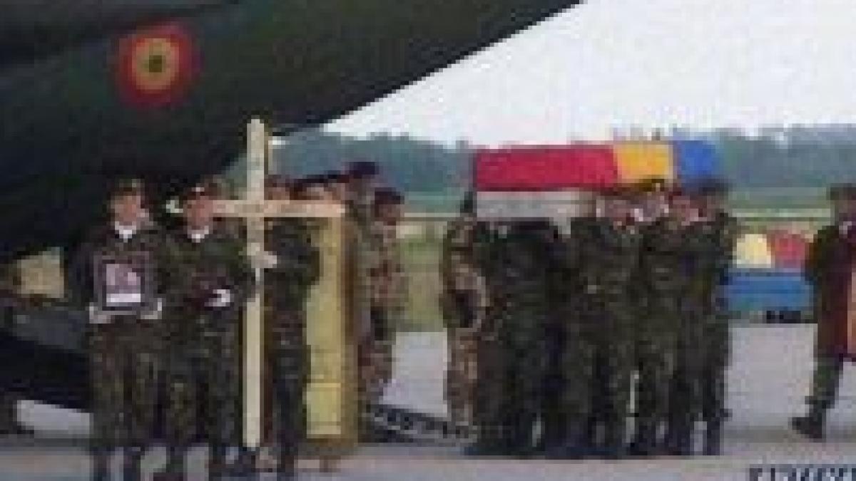 Trupul militarului român ucis în Afganistan a fost adus în ţară 