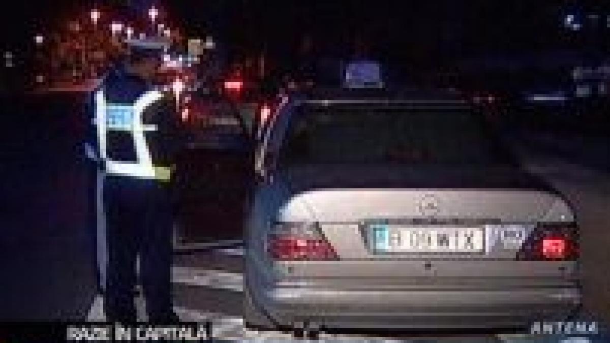 17 persoane din Capitală, suspecte de tâlhărie şi şantaj, au fost reţinute de poliţie