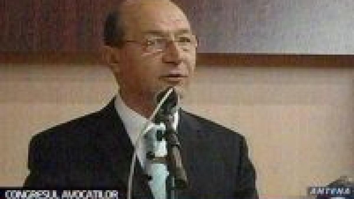 Traian Băsescu, nemulţumit de onorariile prea mari practicate de avocaţi 