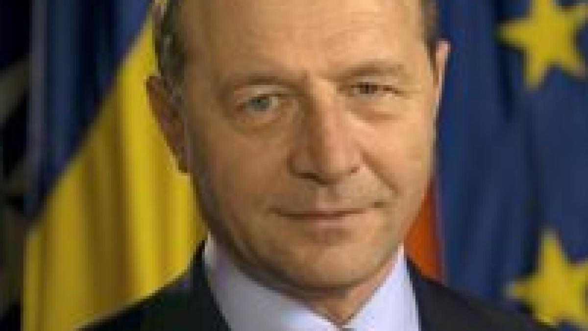 Băsescu cheamă partidele la consultări pe tema preţurilor la alimente şi combustibili