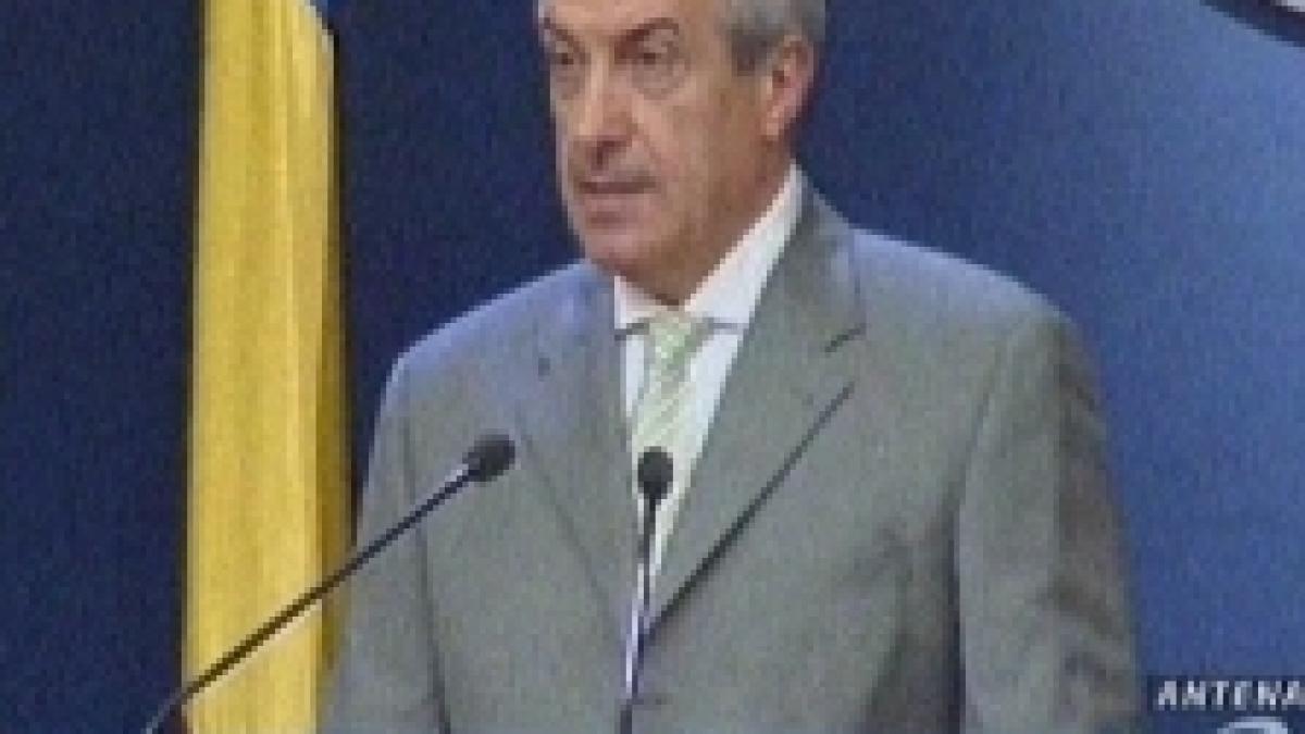 Tăriceanu: De la toamnă, elevii de clasa a IX-a şi a X-a vor avea un calculator pe bancă