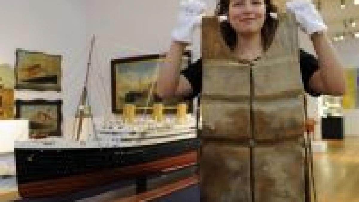 O vestă de salvare de pe Titanic a fost vândută cu 68.500 de dolari