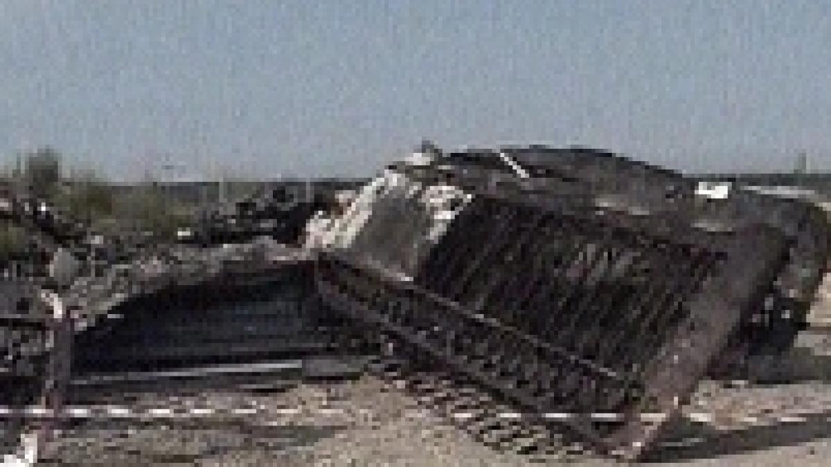 Ilfov. Un avion utilitar s-a prăbuşit şi a luat foc <font color=red>(IMAGINI DE LA PRĂBUŞIRE)</font>