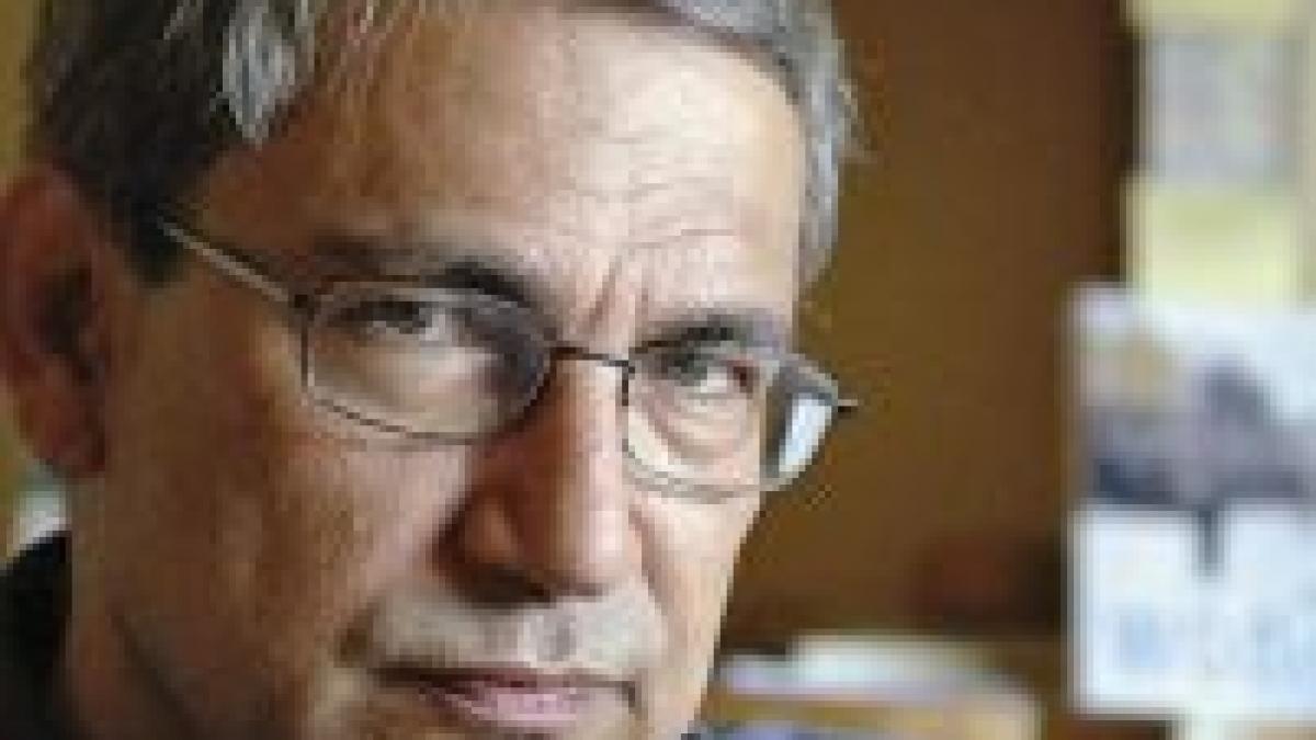 Turcia. Doi foşti generali, arestaţi după ce au complotat la asasinarea scriitorului Pamuk