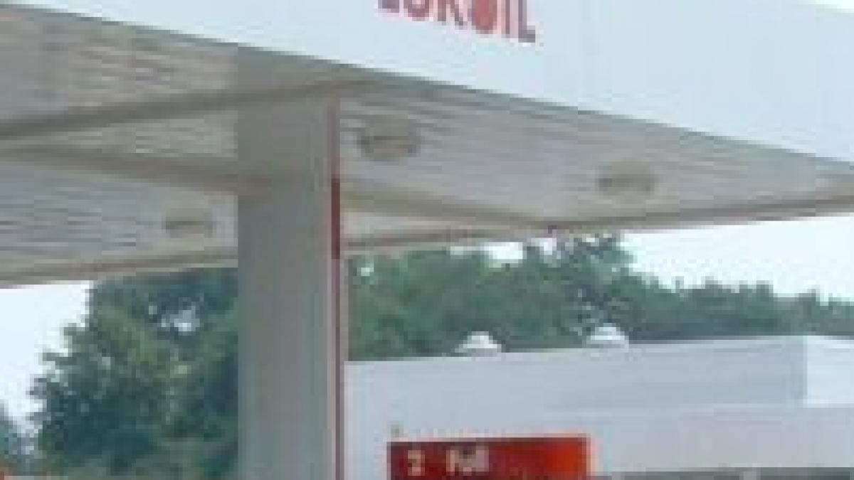 Lukoil a majorat preţurile la carburanţi, cu până la 12 bani pe litru