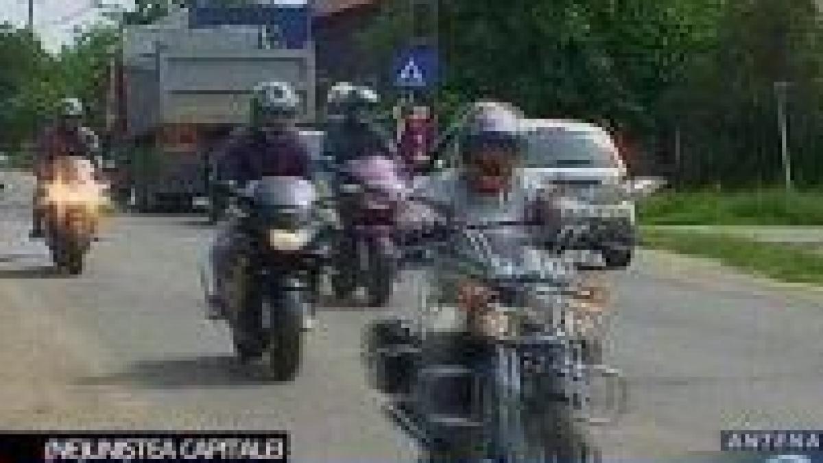 Motocicliştii protestează faţă de intenţia Primăriei Capitalei de a interzice circulaţia motoarelor noaptea