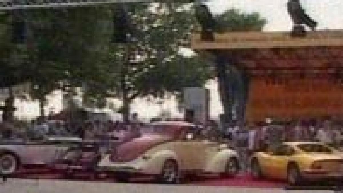 Maşini de epocă, prezentate la Mamaia Exotic Car Show (VIDEO)