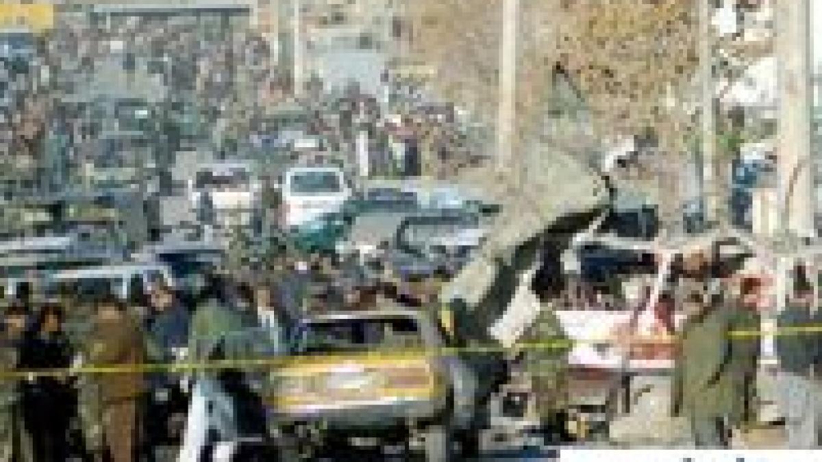 Atentat sinucigaş în Afganistan. 20 de oameni au murit şi alţi 35 au fost răniţi