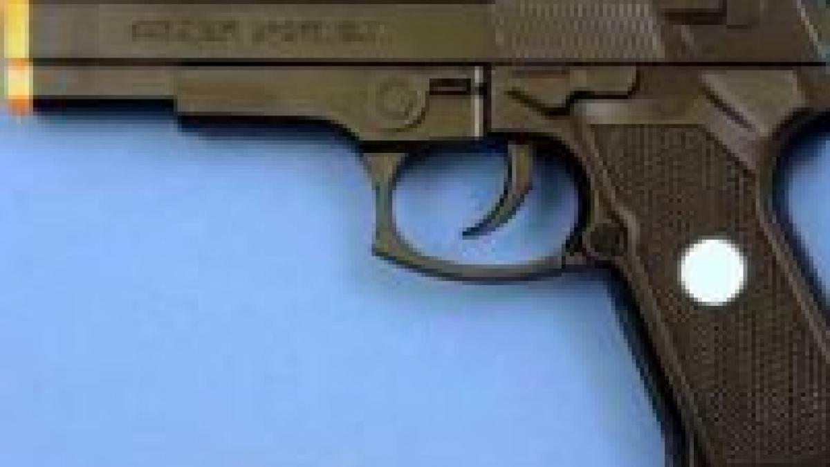 Doi tineri au încercat să jefuiască o benzinărie din Timişoara cu un pistol de jucărie