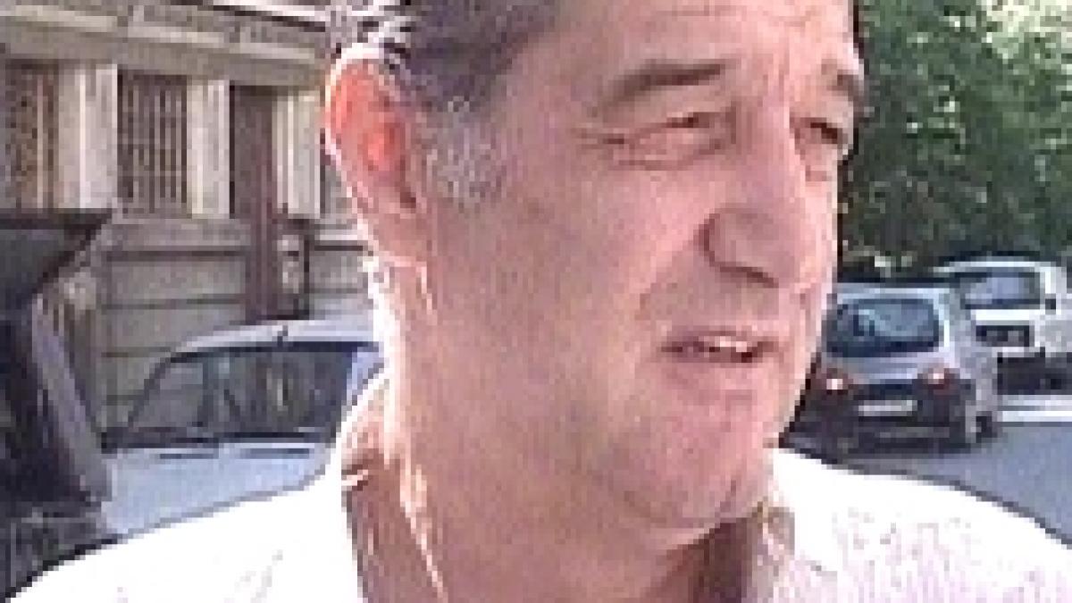 Gigi Becali îşi vrea valiza înapoi. Tribunalul decide azi dacă va ridica sechestrul