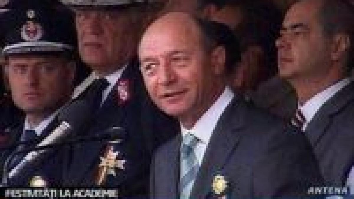 Traian Băsescu a participat la ceremonia de absolvire a Academiei de Poliţie