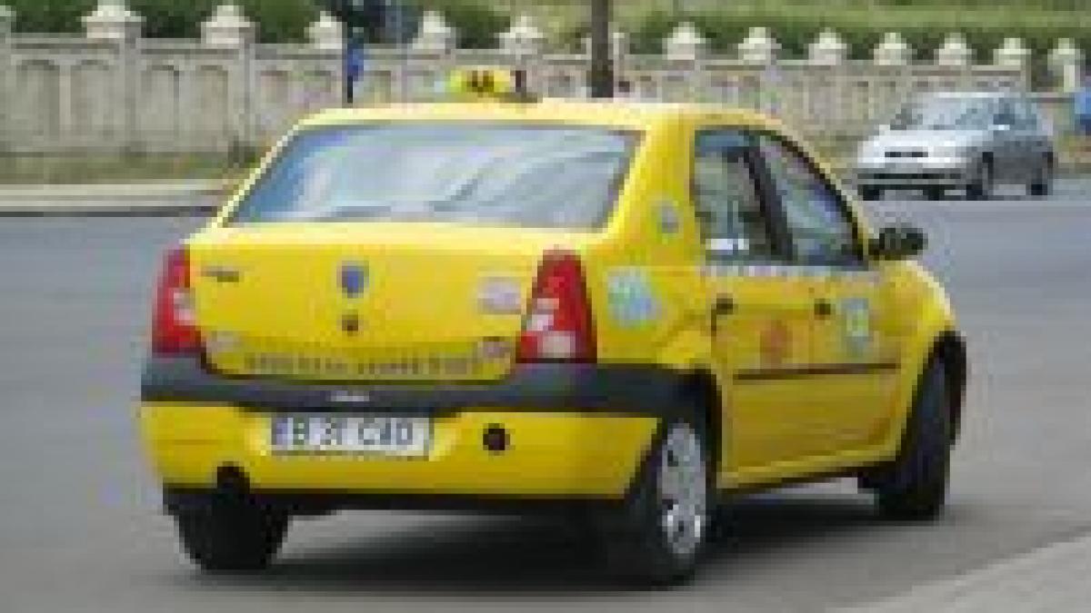 Taximetriştii, nemulţumiţi de hotărârea Aeroportului Băneasa de a reduce numărul maşinilor din zonă