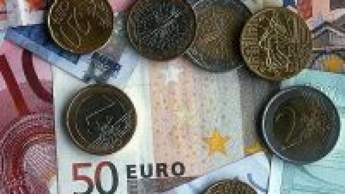 Analiştii susţin că "zona euro" este în pragul recesiunii economice