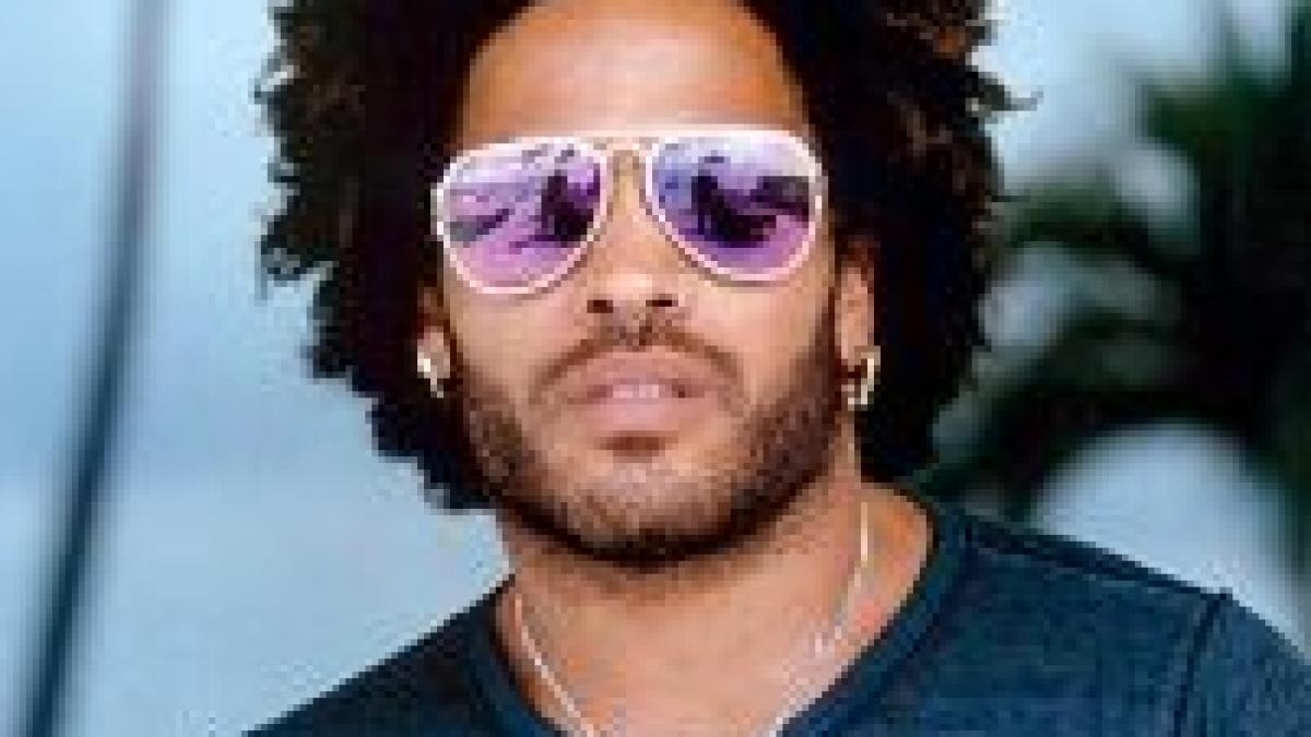 Lenny Kravitz a ajuns la Bucureşti, unde va susţine sâmbătă un concert