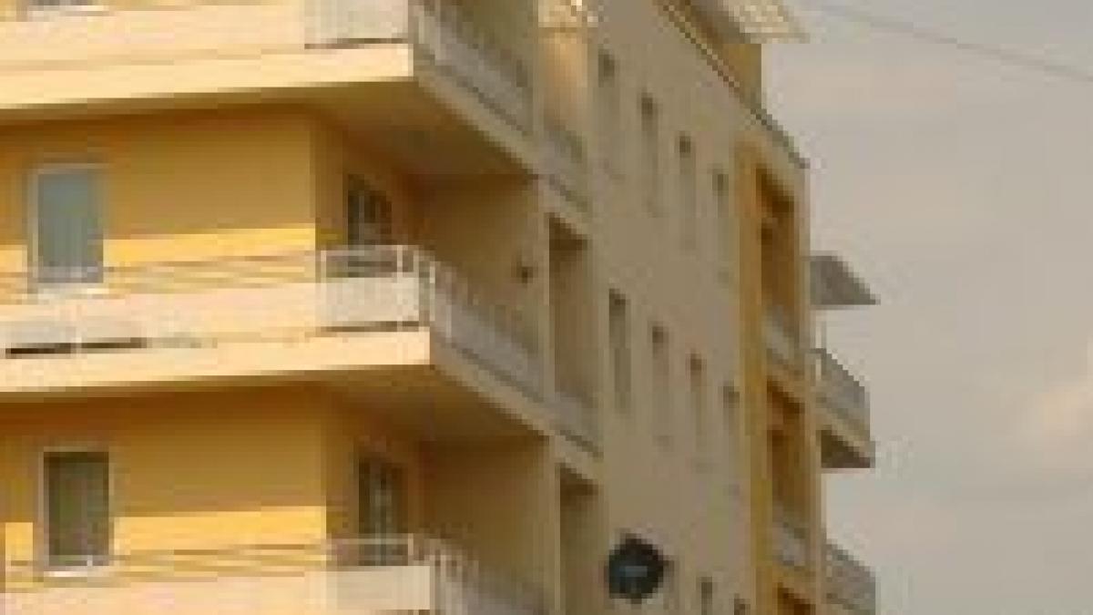 Marea Britanie. Valoarea caselor şi apartamentelor a scăzut cu 25% în acest an