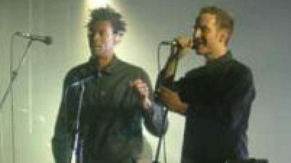 Capitala este pregătită pentru un nou show incendiar: Massive Attack