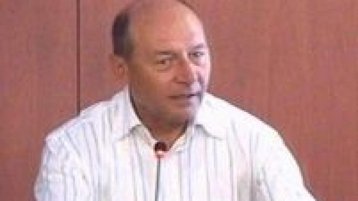 Traian Băsescu atacă din nou, numindu-l ?imbecil? pe unul din membrii Guvernului