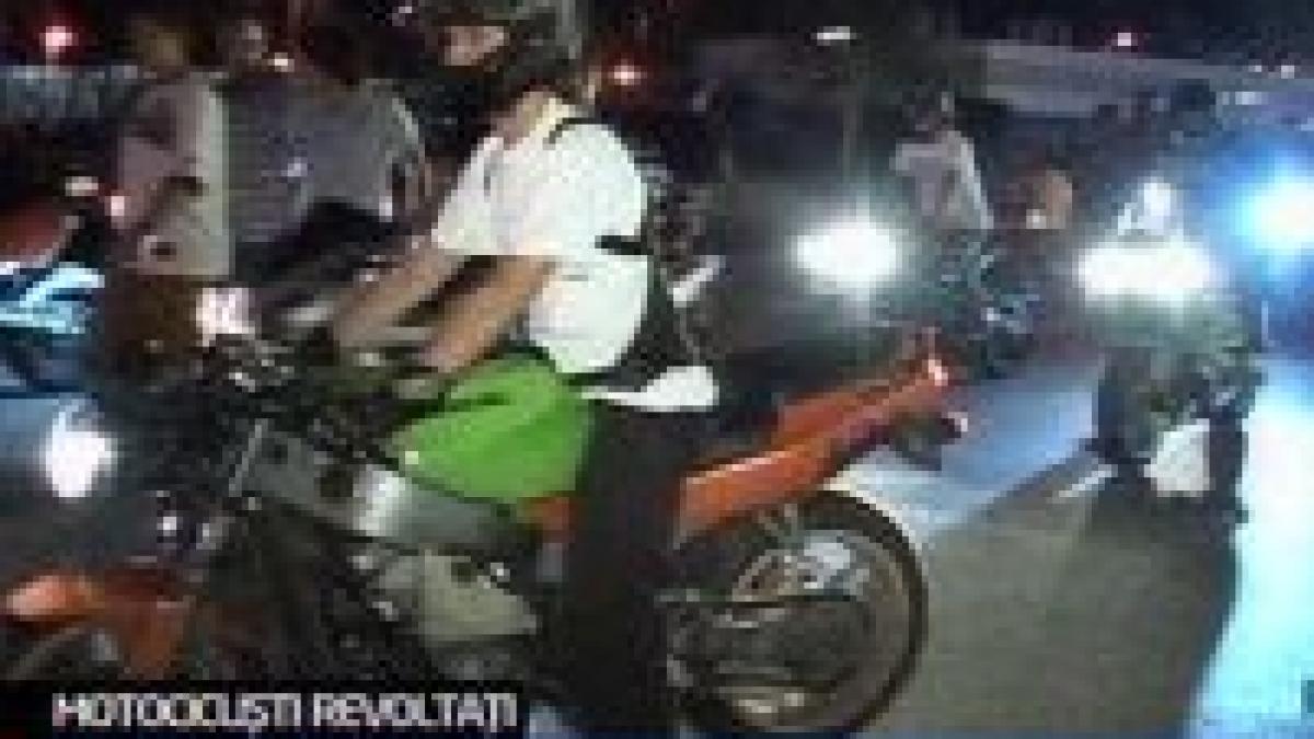 Motocicliştii au protestat în Capitală faţă de interdicţia de a circula pe timp de noapte